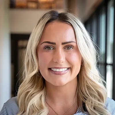 Riley Saxton headshot
