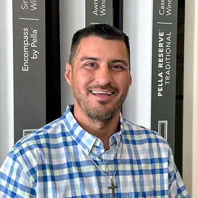 Levi Valle headshot