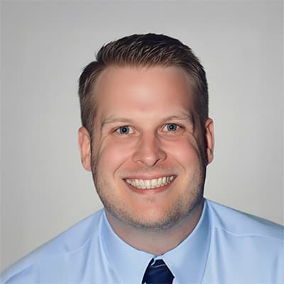 Alex Della headshot