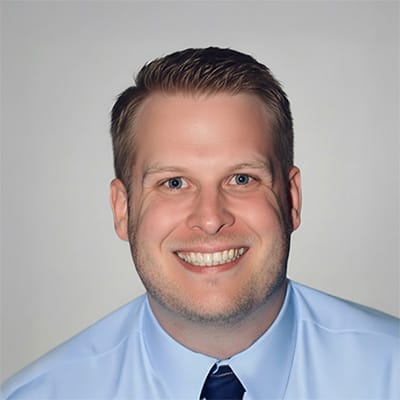 Alex Della headshot